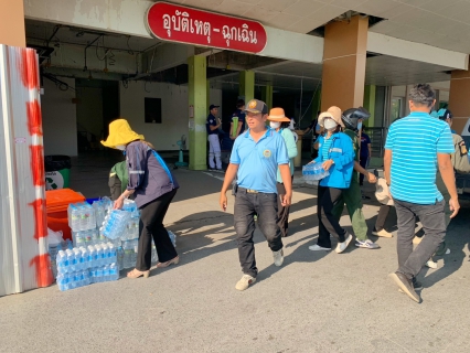 ไฟล์แนบ กปภ.สาขาปทุมธานี(พ) ช่วยเหลือฉับไว ร่วมส่งมอบน้ำใจ ห่วงใยประชาชน ช่วยเหลือน้ำดื่มบรรจุขวด แก่ รพ.ปทุมธานี ในการอพยพคนไข้ จากเหตุแผ่นดินไหว