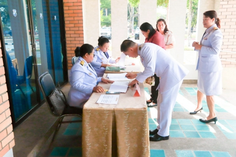 ไฟล์แนบ กปภ.สาขาประจวบคีรีขันธ์ ร่วมพิธีมอบแบบลายผ้าพระราชทาน "ผ้าลายสิริราชพัสตราภรณ์" ออกแบบโดย สมเด็จพระเจ้าลูกเธอ เจ้าฟ้าสิริวัณณวรี นารีรัตนราชกัญญา 