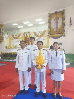 ไฟล์แนบ การประปาส่วนภูมิภาคสาขาบางสะพาน โดนนายรัตนิกร  หน่อแก้ว ผู้จัดการการประปาส่วนภูมิภาคสาขาบางสะพาน  พร้อมด้วยหัวหน้างานและพนักงานในสังกัดเข้าร่วมพิธีถวายเครื่องราชสักการะเนื่องใน " วันพระบาทสมเด็จพระพุทธยอดฟ้าจุฬาโลก มหาราช และวันที่ระลึกมหาจักรีบรมราชวงศ์ " ประจำปี 2568