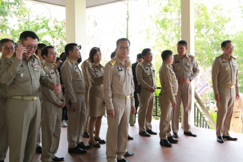 ไฟล์แนบ ผู้ว่าการ กปภ. ร่วมให้การต้อนรับ ราชเลขานุการในพระองค์ฯ รองนายกรัฐมนตรีและรัฐมนตรีว่าการกระทรวงมหาดไทย ลงพื้นที่ติดตามโครงการพัฒนาเกาะสีชัง เร่งแก้ปัญหาน้ำ-ส่งเสริมท่องเที่ยว ดันเศรษฐกิจท้องถิ่นโต