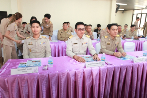 ไฟล์แนบ ผู้ว่าการ กปภ. ร่วมให้การต้อนรับ ราชเลขานุการในพระองค์ฯ รองนายกรัฐมนตรีและรัฐมนตรีว่าการกระทรวงมหาดไทย ลงพื้นที่ติดตามโครงการพัฒนาเกาะสีชัง เร่งแก้ปัญหาน้ำ-ส่งเสริมท่องเที่ยว ดันเศรษฐกิจท้องถิ่นโต