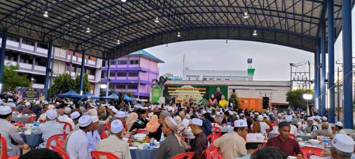 ไฟล์แนบ กปภ.ข. 5 ร่วมกับ กปภ.สาขาในพื้นที่ 3 จังหวัดชายแดนภาคใต้ ให้การต้อนรับนางสาวซาบีดา ไทยเศรษฐ์ รัฐมนตรีช่วยว่าการกระทรวงมหาดไทย โอกาสเปิด "กิจกรรมละศีลอด (ปอซอแน) เดือนเซาวาล"