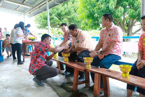 ไฟล์แนบ กปภ.สาขาประจวบคีรีขันธ์ ดำเนินกิจกรรม "แค่คุณจ่าย เราพร้อมแจก" เนื่องในเทศกาลสงกรานต์ ประจำปี 2568 แจกแก้วและน้ำดื่มตราสัญลักษณ์ กปภ. และร่วมสืบสานวัฒนธรรมประเพณีอันดีงาม 