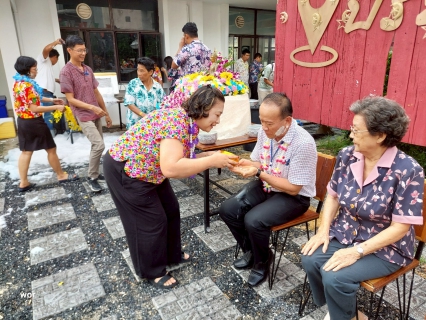 ไฟล์แนบ กปภ. สาขารังสิต (พ) จัดพิธีสรงน้ำพระพร้อมรดน้ำขอพรผู้ใหญ่ เพื่อความเป็นสิริมงคล เนื่องในวันสงกรานต์ประจำปี 2568