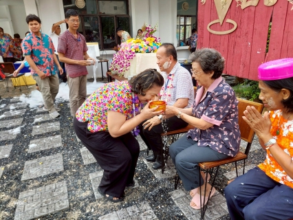 ไฟล์แนบ กปภ. สาขารังสิต (พ) จัดพิธีสรงน้ำพระพร้อมรดน้ำขอพรผู้ใหญ่ เพื่อความเป็นสิริมงคล เนื่องในวันสงกรานต์ประจำปี 2568