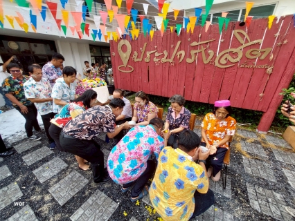 ไฟล์แนบ กปภ. สาขารังสิต (พ) จัดพิธีสรงน้ำพระพร้อมรดน้ำขอพรผู้ใหญ่ เพื่อความเป็นสิริมงคล เนื่องในวันสงกรานต์ประจำปี 2568