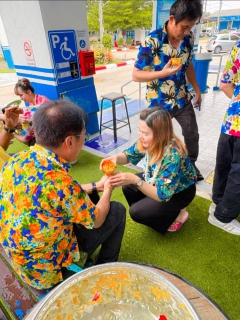 ไฟล์แนบ การประปาส่วนภูมิภาคสาขาบ้านไผ่ จัดกิจกรรมสรงน้ำพระพุทธรูป พระแม่ธรณี พร้อมร่วมรดน้ำขอพรผู้ใหญ่ เพื่อสืบสานประเพณีและวัฒนธรรมไทย เนื่องในเทศกาลสงกรานต์ ปีใหม่ไทย ประจำปี 2568