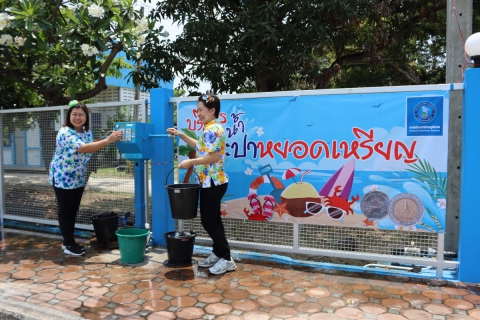 ไฟล์แนบ กปภ.สาขาชลบุรี (พ) ติดตั้งประปาหยอดเหรียญบริการประชาชน และนักท่องเที่ยวได้มีน้ำสะอาดสำหรับเล่นสงกรานต์