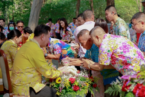 ไฟล์แนบ กปภ.สาขากำแพงเพชร ร่วมพิธีรดน้ำดำหัวผู้ว่าราชการจังหวัด เนื่องในเทศกาลสงกรานต์ "สงกรานต์บ้านฉัน สีสันแบบไทย" ประจำปี 2568