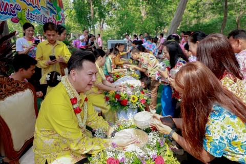 ไฟล์แนบ กปภ.สาขากำแพงเพชร ร่วมพิธีรดน้ำดำหัวผู้ว่าราชการจังหวัด เนื่องในเทศกาลสงกรานต์ "สงกรานต์บ้านฉัน สีสันแบบไทย" ประจำปี 2568