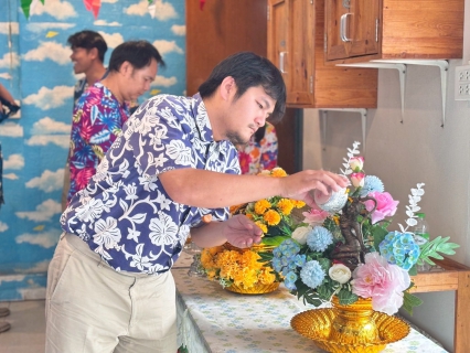 ไฟล์แนบ กปภ.สาขาสมุทรสงคราม ร่วมสรงน้ำพระและรดน้ำขอพรผู้ใหญ่ สืบสานประเพณีไทย เนื่องในวันขึ้นปีใหม่ไทยหรือเทศกาลสงกรานต์ ประจำปี 2568