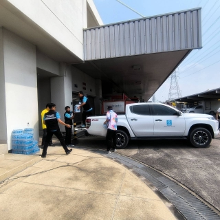 ไฟล์แนบ กปภ.สาขาคลองหลวง สนับสนุนน้ำดื่มบรรจุขวดตราสัญลักษณ์ เตรียมความพร้อมรับเสด็จฯ ณ ศูนย์ฝึกอบรม THAI Lion Air