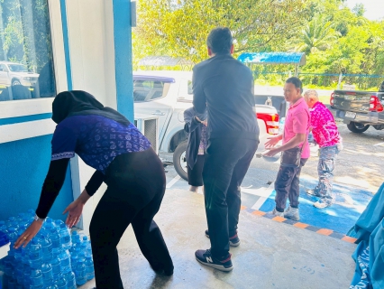 ไฟล์แนบ กปภ.สาขาตะกั่วป่า สนับสนุนน้ำดื่มบรรจุขวดตราสัญลักษณ์ กปภ. ให้กับสำนักงานสวัสดิการและคุ้มครองแรงงานจังหวัดพังงา ภายใต้โครงการกปภ.ปันน้ำใจ (PWA Care)