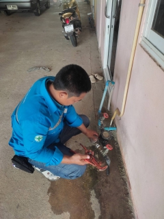 ไฟล์แนบ กปภ.สาขาคลองท่อม นำทีมลงพื้นที่ตรวจวัดแรงดันน้ำหลังมาตร