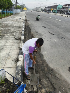 ไฟล์แนบ การประปาส่วนภูมิภาคสาขาทุ่งสง ร่วมรับผิดชอบต่อสังคม ทำความสะอาดท่อระบายน้ำหน้า กปภ. เพื่อช่วยบรรเทาปัญหาน้ำท่วมขังบริเวณถนนทุ่งสง  นครศรีธรรมราช