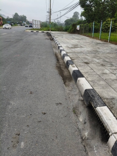 ไฟล์แนบ การประปาส่วนภูมิภาคสาขาทุ่งสง ร่วมรับผิดชอบต่อสังคม ทำความสะอาดท่อระบายน้ำหน้า กปภ. เพื่อช่วยบรรเทาปัญหาน้ำท่วมขังบริเวณถนนทุ่งสง  นครศรีธรรมราช