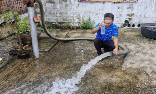 ไฟล์แนบ กปภ.ภูเก็ต นำทีมลงพื้นที่ บริเวณหมู่บ้านภูเก็ตวืลล่า 3 ตำบลวิชิต อำเภอเมืองภูเก็ต จังหวัดภูเก็ต ดำเนินการระบายตะกอนในเส้นท่อจ่ายน้ำ (Blow off)