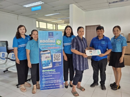 ไฟล์แนบ กปภ.ท่าแซะ มอบของที่ระลึกในกิจกรรม PWA Always On สะดวกจ่าย ง่ายทุกบริการ 