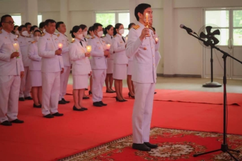 ไฟล์แนบ การประปาส่วนภูมิภาคสาขาเดิมบางนางบวช นำโดยนายยุทธนา ต๊ะปินตา ผู้จัดการฯ พร้อมทั้งหัวหน้างานและพนักงานในสังกัดฯ ร่วมพิธีจุดเทียนถวายพระพรชัยมงคล