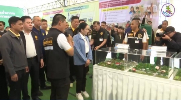ไฟล์แนบ กปภ. สาขาเลาขวัญ  ร่วมให้การต้อนรับนายกรัฐมนตรี และคณะลงพื้นที่ตรวจราชการ  โครงการจัดหาน้ำบาดาลขนาดใหญ่แก้ปัญหาภัยแล้งอันเนื่องมาจากพระราชดำริ บ้านปากชัดหนองบัว หมู่ที่ 2 ตำบลหนองฝ้าย อำเภอเลาขวัญ จังหวัดกาญจนบุรี