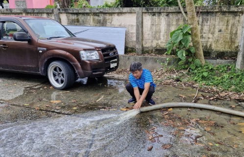 ไฟล์แนบ กปภ.ภูเก็ต นำทีมลงพื้นที่ บริเวณหมู่บ้านเคหะชุมชนบ้านพอน ตำบลศรีสุนทร อำเภอถลาง จังหวัดภูเก็ต ดำเนินการระบายตะกอนในเส้นท่อจ่ายน้ำ (Blow off)