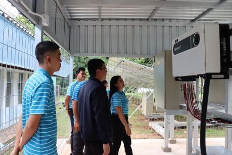 ไฟล์แนบ กปภ.สาขาภูเก็ต ต้อนรับคณะศึกษาดูงานระบบผลิตไฟฟ้าจากพลังงานแสงอาทิตย์ (Solar Rooftop)