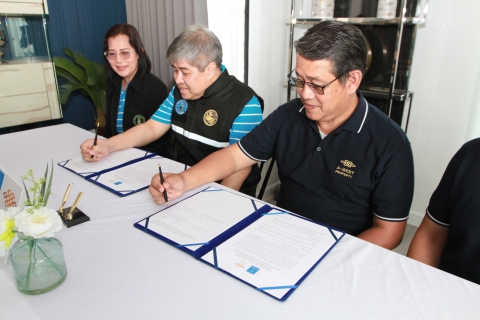 ไฟล์แนบ กปภ.เขต 1 และ กปภ.สาขาพนัสนิคม จับมือ บจก.เอ-เวสท์ พร็อพเพอร์ตี้ ร่วมลงนาม MOU  โครงการส่งเสริมสนับสนุนการใช้อุปกรณ์ประหยัดน้ำ