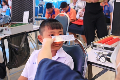 ไฟล์แนบ กปภ.สาขาปทุมธานี (ชั้นพิเศษ) ร่วมสนับสนุนน้ำดื่มบรรจุขวด ตราสัญลักษณ์ กปภ. เพื่อใช้โครงการรถตัดแว่นสายตาเคลื่อนที่สภากาชาดไทย เพื่อเด็กนักเรียนในชนบท