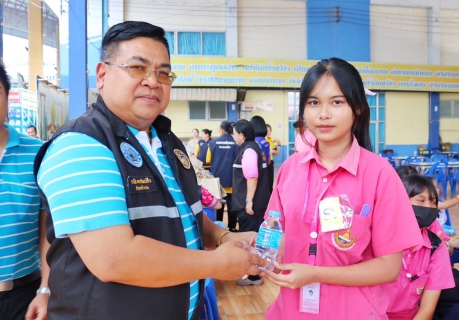 ไฟล์แนบ กปภ.สาขาปทุมธานี (ชั้นพิเศษ) ร่วมสนับสนุนน้ำดื่มบรรจุขวด ตราสัญลักษณ์ กปภ. เพื่อใช้โครงการรถตัดแว่นสายตาเคลื่อนที่สภากาชาดไทย เพื่อเด็กนักเรียนในชนบท