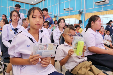 ไฟล์แนบ กปภ.สาขาปทุมธานี (ชั้นพิเศษ) ร่วมสนับสนุนน้ำดื่มบรรจุขวด ตราสัญลักษณ์ กปภ. เพื่อใช้โครงการรถตัดแว่นสายตาเคลื่อนที่สภากาชาดไทย เพื่อเด็กนักเรียนในชนบท