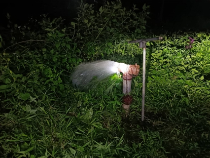 ไฟล์แนบ กปภ.สาขาคลองท่อมดำเนินการเปิดล้างระบายตะกอนในเส้นท่อจ่ายน้ำ (Blow off) ผ่านหัวดับเพลิง