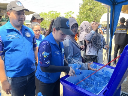 ไฟล์แนบ การประปาส่วนภูมิภาคสาขากระบี่ เข้าร่วมการฝึกซ้อมป้องกันและบรรเทาสาธารณภัยกรณีสึนามิและสนับสนุนน้ำดื่มบรรจุขวดตราสัญลักษณ์ กปภ. ณ โรงเรียนบ้านคลองแห้ง ม.5 ตำบลอ่าวนาง อำเภอเมือง จังหวัดกระบี่