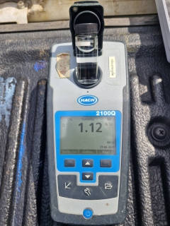 ไฟล์แนบ กปภ.สาขาภูเก็ต นำทีมลงพื้นที่ บริเวณหน้าสำนักสงฆ์กู้กู ตำบลรัษฎา อำเภอเมือง จังหวัดภูเก็ต เพื่อดำเนินการตรวจสอบคุณภาพน้ำ