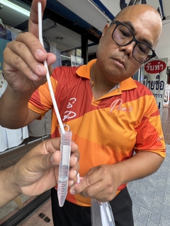 ไฟล์แนบ กปภ.สาขากาญจนบุรี ร่วมกับงานควบคุมคุณภาพน้ำ 1 กองระบบผลิตและควบคุมคุณภาพน้ำ กปภ.ข.3 ทดสอบการใช้งาน "ชุดทดสอบคลอรีนอย่างง่าย" 