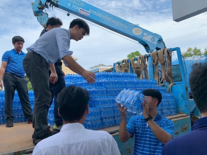 ไฟล์แนบ กปภ.เขต 1 สนับสนุนน้ำดื่ม 18,000 ขวด (1,500 โหล) ส่งมอบให้ กปภ.สาขาสุรินทร์ เพื่อสนับสนุนกองทัพและทหารที่ปฏิบัติหน้าที่แนวชายแดนไทย - กัมพูชา