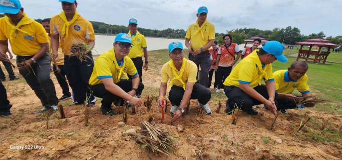 ไฟล์แนบ กปภ.สาขาหลังสวน เข้าร่วมกิจกรรมเฉลิมพระเกียรติฯ ใต้โครงการ รวมพลังจิตอาสา กปภ.เฉลิมพระเกียรติ พระบาทสมเด็จพระเจ้าอยู่หัว