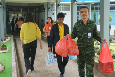 ไฟล์แนบ กปภ.ข.7 มอบน้ำดื่มบรรจุขวด และสิ่งของ ช่วยเหลือทหาร มทบ.24 ปฏิบติหน้าที่ชายแดนไทย-กัมพูชา