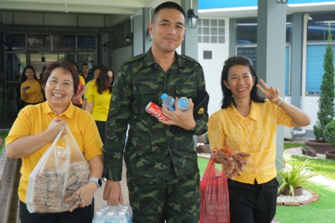 ไฟล์แนบ กปภ.ข.7 มอบน้ำดื่มบรรจุขวด และสิ่งของ ช่วยเหลือทหาร มทบ.24 ปฏิบติหน้าที่ชายแดนไทย-กัมพูชา