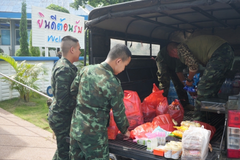 ไฟล์แนบ กปภ.ข.7 มอบน้ำดื่มบรรจุขวด และสิ่งของ ช่วยเหลือทหาร มทบ.24 ปฏิบติหน้าที่ชายแดนไทย-กัมพูชา
