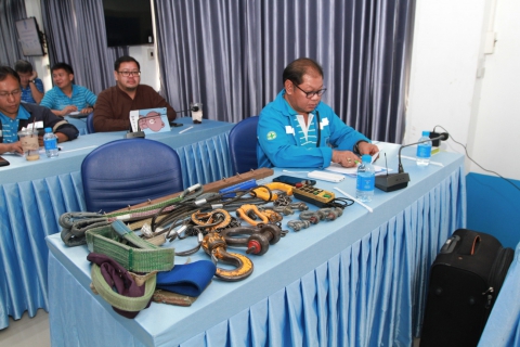 ไฟล์แนบ กปภ.ข.1 จัดการอบรมหลักสูตร ความปลอดภัยในการปฏิบัติงานเกี่ยวกับปั้นจั่นเหนือศีรษะ เพื่อเพิ่มความรู้ ความเข้าใจเกี่ยวกับแนวคิด หลักการ กฎหมาย วิธีการในการป้องกันและแก้ไขอุบัติเหตุในการทำงาน