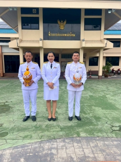 ไฟล์แนบ กปภ.สาขาพนัสนิคม ร่วมกิจกรรมเฉลิมพระเกียรติสมเด็จพระนางเจ้าสิริกิติ์ พระบรมราชินีนาถ พระบรมราชชนนีพันปีหลวง เนื่องในโอกาสวันเฉลิมพระชนมพรรษา ๑๒ สิงหาคม ๒๕๖๘ พิธีถวายเครื่องราชสักการะและวางพานพุ่ม และพิธีจุดเทียนถวายพระพรชัยมงคล