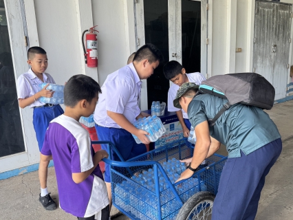 ไฟล์แนบ กปภ.สาขาลำปาง มอบน้ำดื่มบรรจุขวด ให้แก่ โรงเรียนเทศบาล ๖ (วัดป่ารวก) 
