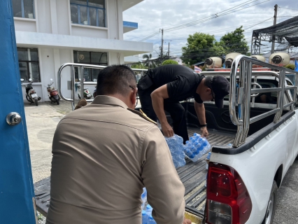 ไฟล์แนบ กปภ.สาขารังสิต(พ) มอบน้ำดื่มบรรจุขวดตราสัญลักษณ์ กปภ. ให้กับเทศบาลนครรังสิตสนับสนุนโครงการฉีดวัคซีนป้องกันโรคไข้หวัดใหญ่ 4 สายพันธุ์ ให้กับประชาชนในพื้นที่