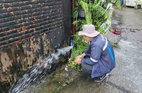 ไฟล์แนบ กปภ.สาขาภูเก็ต นำทีมลงพื้นที่ บริเวณทางเข้าหมู่บ้านโหนทรายทอง ต.รัษฎา อ.เมืองภูเก็ต จ.ภูเก็ต ดำเนินการตรวจวัดแรงดัน