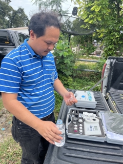 ไฟล์แนบ กปภ.สาขาขนอม ดำเนินการตรวจสอบคุณภาพน้ำประปา ณ ป้อมตำรวจสี่แยกครูประวิง และบ้านผู้ใช้น้ำ  ม.3 ต.ขนอม ต.ขนอม อ.ขนอม จ.นครศรีธรรมราช 