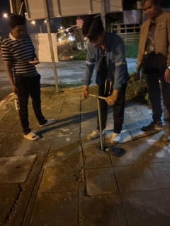 ไฟล์แนบ กปภ.สาขากาญจนดิษฐ์ ลงพื้นที่สำรวจเพื่อค้นหาท่อแตก-รั่ว โดยวิธี Step test ในพื้นที่ DMA-01-02 บริเวณสี่แยกท่าทองใหม่ อ.กาญจนดิษฐ์ จ.สุราษฎร์ธานี ตามแผนปฏิบัติการลดน้ำสูญเสีย