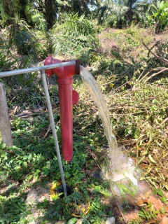 ไฟล์แนบ การประปาส่วนภูมิภาคสาขากาญจนดิษฐ์ นำทีมลงพื้นที่บริเวณบ้านผู้ใช้น้ำ  หมู่ที่ 4 ต.ทุ่งกง อ.กาญจนดิษฐ์ จ.สุราษฎร์ธานี ดำเนินการเปิดล้างระบายตะกอนในเส้นท่อจ่ายน้ำ (Blow off) ผ่านหัวดับเพลิง