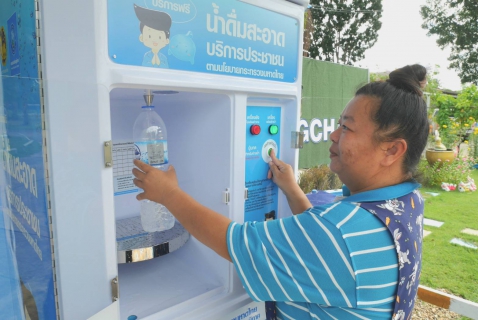 ไฟล์แนบ กปภ.สาขาปักธงชัย บริการตู้กดน้ำดื่มสะอาดฟรี ยกระดับคุณภาพชีวิตที่ดีให้ประชาชน 