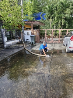 ไฟล์แนบ กปภ.ภูเก็ต นำทีมลงพื้นที่ บริเวณหมู่บ้านสบายวิลเลจ 1 ซอยกะทู้ 6 ตำบลกะทู้ อำเภอกะทู้ จังหวัดภูเก็ต ดำเนินการระบายตะกอนในเส้นท่อจ่ายน้ำ (Blow off)