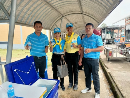 ไฟล์แนบ การประปาส่วนภูมิภาคสาขาคลองท่อมอบน้ำดื่มบรรจุขวดตราสัญลักษณ์ กปภ. จำนวน 1,400 ขวด ประจำจุดบริการน้ำดื่มเพื่อบริการประชาชนที่เข้าร่วมโครงการสืบสานพระราชปณิธาน ให้ความรู้ประชาชนและเยาวชน พร้อมออกหน่วยให